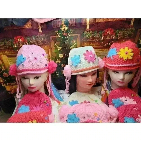 HAND knitted girl hat with knitted applique with beads for 3-6 year old. NEW. - Picture 3 of 7